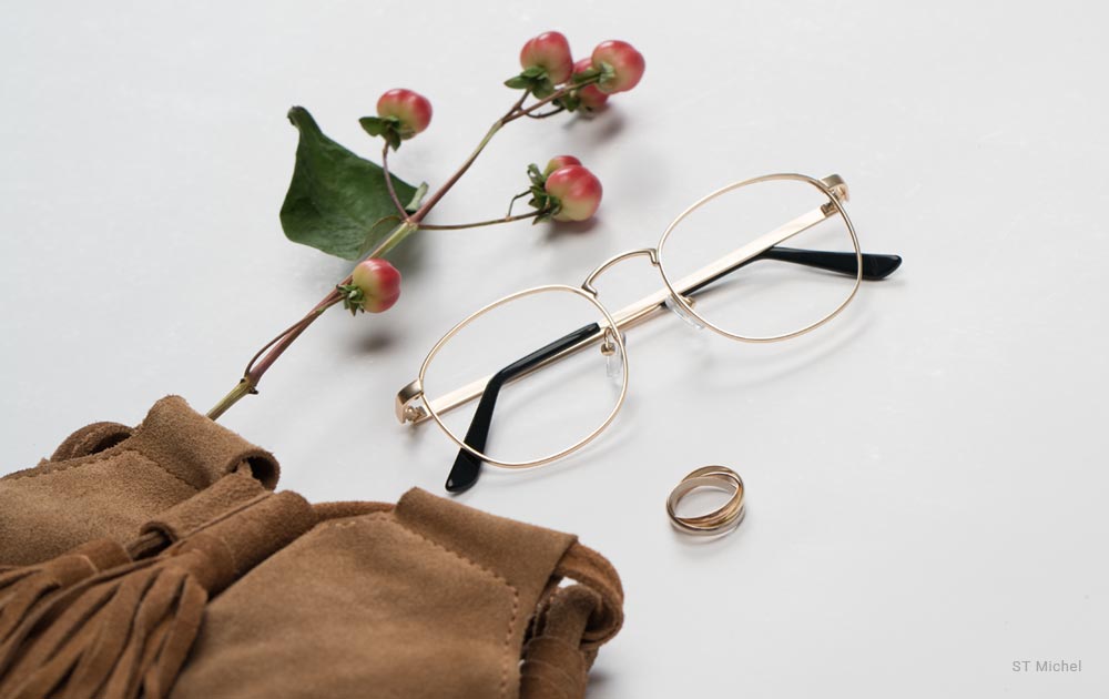 does wearing glasses make your vision worse