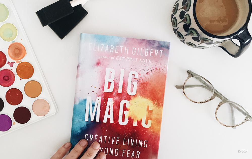 famous women who wear glasses - book - glasses