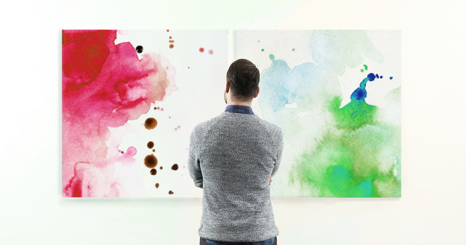 A man looking at a red & green